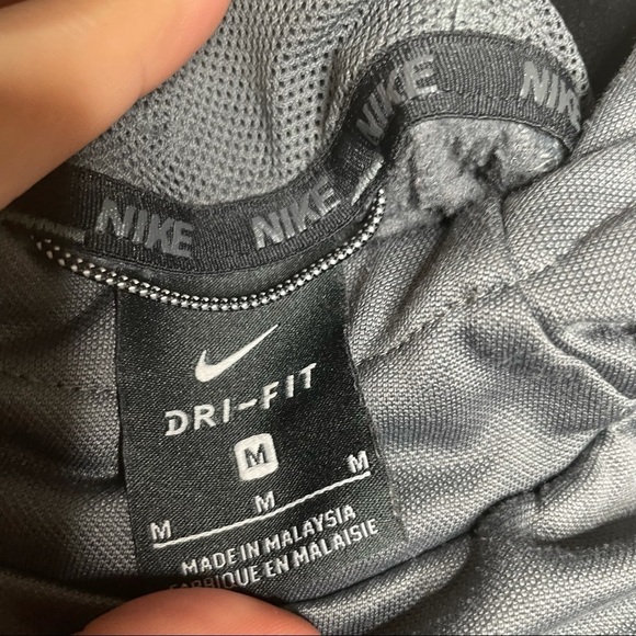 Nike Dri Fit Gray Hooded Sweater Medium - Picture 3 of 3